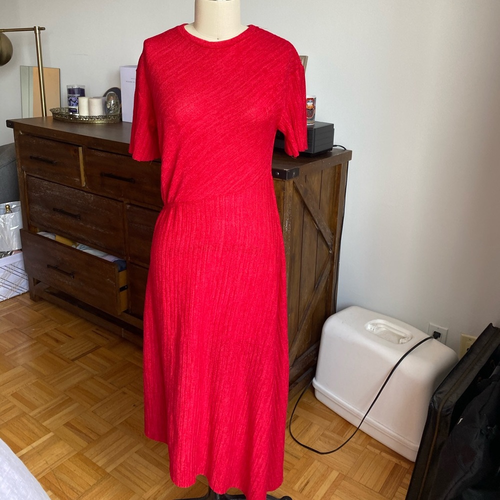 Red asymmetrical sweaterlike dress